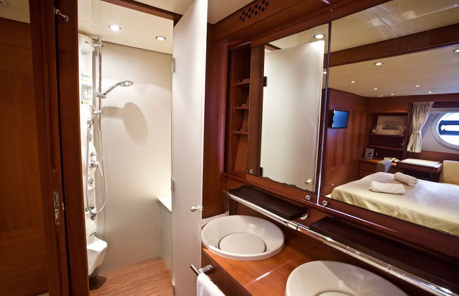 Italy Luxury Yacht Charter - Photo 38