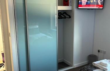 4 Beds 2 Bath Lift Refurbished MONTHLY DISCOUNTS - Foto 19