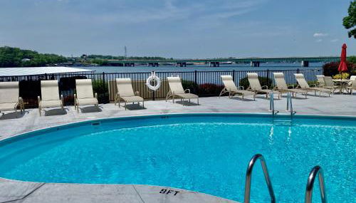 Beautiful Lakefront 3br Private Condo - Photo 1, sunbed