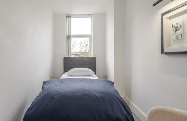 Luxurious 2 Bedroom Apartment With Free Parking - Photo 9