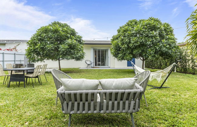 Hidden Garden A Serene Miami Escape - Photo 31