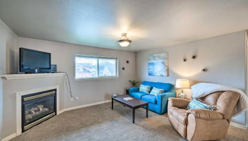 Apartment with Gas Fireplace about half Mi to Beach! - Foto 3