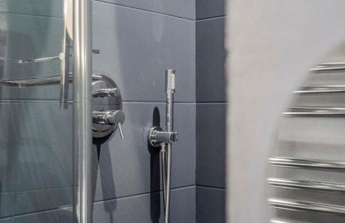 Luxury Family 2BR - Prime Location, Walk to Beach & Shopping, Sunny Balcony - By Totolulu Cannes Hoche - Foto 8