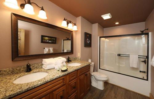 Splash Time Cinema - Six Bedroom Chalet - Photo 32