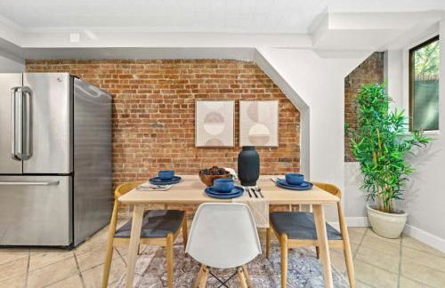 Newly Renovated 2BR w Rare Private Backyard and BBQ - Foto 16