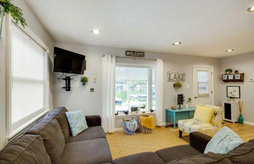 Lakefront Sunrise Beach Home with Private Dock! - Foto 5