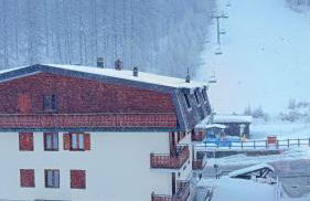 Facing the Sestriere Ski Slopes - Foto 57