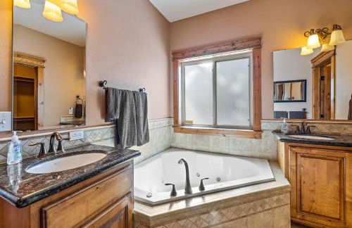 New! Black Bear Inn - Pet friendly - trailer parking - walk to lake - rustic - Foto 14