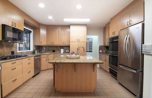 Spacious 4BR Spanish Villa In Hancock Park - Foto 16