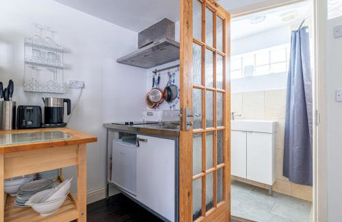 Cozy Brixton Hideaway Cute & Convenient Stay - Pass the Keys - Foto 14