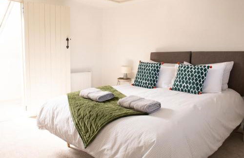 Charming 2BD Cottage wIth beautiful views nr Bath - Photo 21