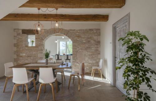 Chic Villa in Acqualagna with Hot Tub in Pool & Private Garden - Foto 32