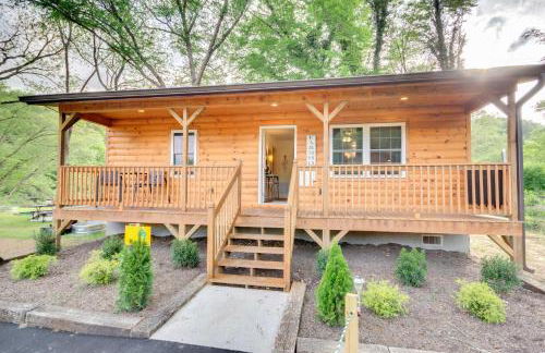 Smoky Mountain Cabin with Hot Tub and River Views! - Foto 2