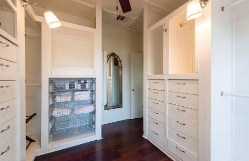 Remodeled Historic Lakefront Gem Overlooking Lake Travis and Jones Brothers Park *Great for Families and Groups* - Foto 12