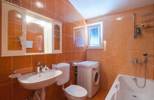 Amazing Apartment In Supetar-Splitska - Photo 18