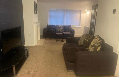 4 Bedroom House - Sleeps 6 - Garden Bbq Parking - Foto 16