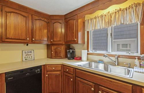 Lake Escape Family & Pet Friendly with Dock Access - Photo 39