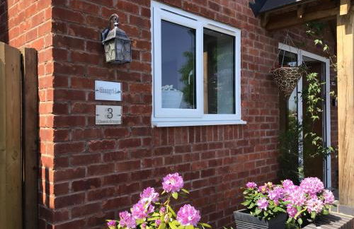 Luxurious 3 bedroom house now with FULL FIBRE INTERNET Shangri la in village of Alfrick with driveway parking for 3 cars in an area of outstanding natural beauty, superb walking,close to Worcester, Malvern showground, theatre, Malvern hills, dogs welcome - Photo 35