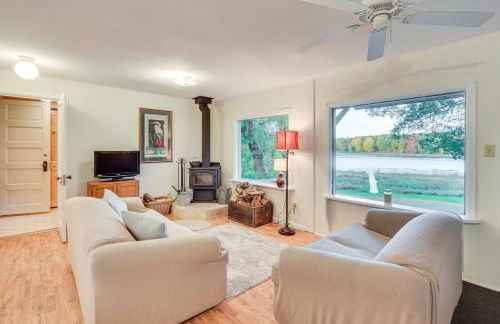 Secluded Lakefront Gem on 300 Acres in Webster - Foto 3