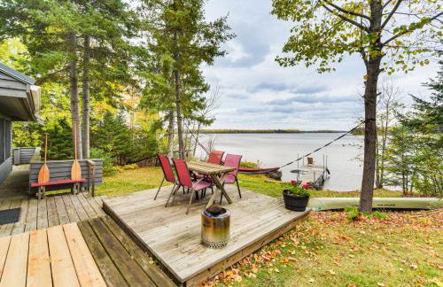 Private Peninsula! Modern-Rustic Fall Lake Cabin - Foto 1
