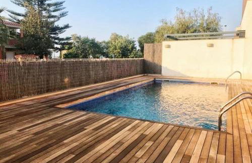 Casa familiar luminosa con piscina, cerca de la playa y parques, ideal para 6 personas en Cubelles - ES-332-5 - Photo 1