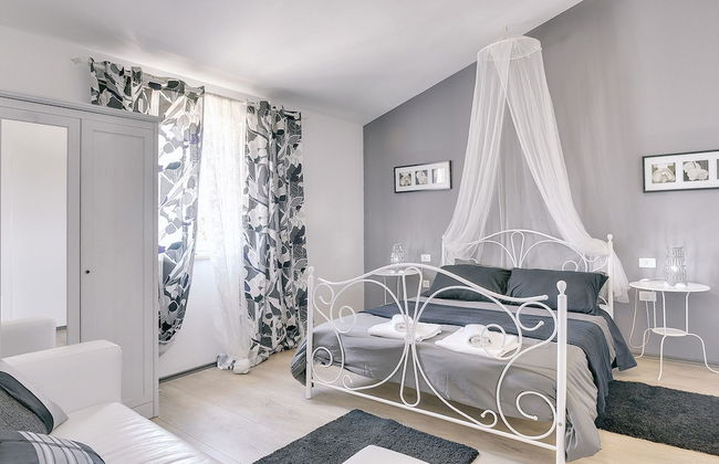 Superb Modern Villa With Pool, Large Fenced Yard Near the Beach - Foto 3