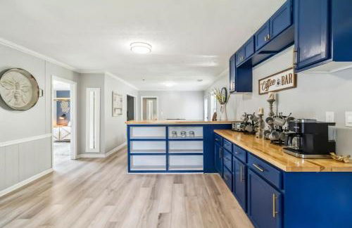 5BR with Game Room & Huge Backyard - Foto 10