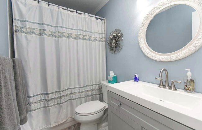 Cape Terrace Waterfront Oasis - Foto 14