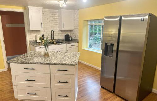 Medford Home And 2 Condos With Pool - Photo 37