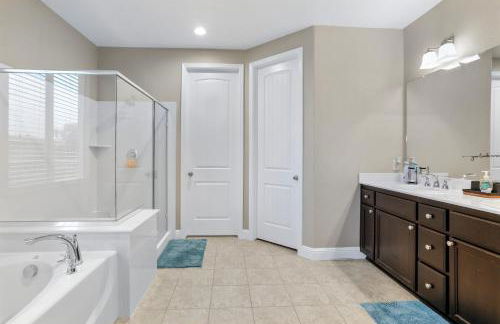 Placid Vibe Spacious 7-BR with Free Parking - Foto 17