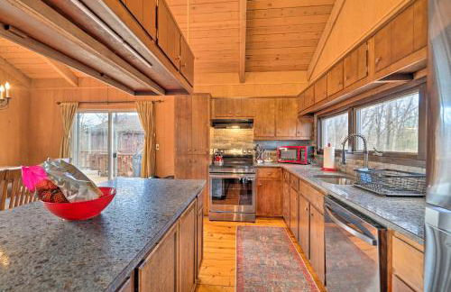 Fire Pit and Grill Lakefront Poconos Cottage! - Foto 16