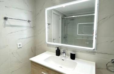 Beach Retreat 2 BR Apartment - Photo 23