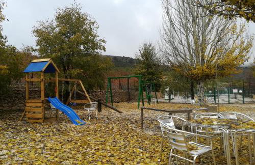 CASERIO INAZARES - CASAS DE MONTAÑA CON CHIMENEA Y NIEVe - Foto 17