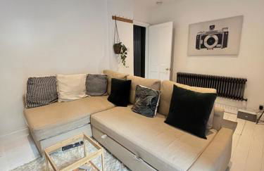 Cozy Garden Apartment with Wood Burner - Foto 9