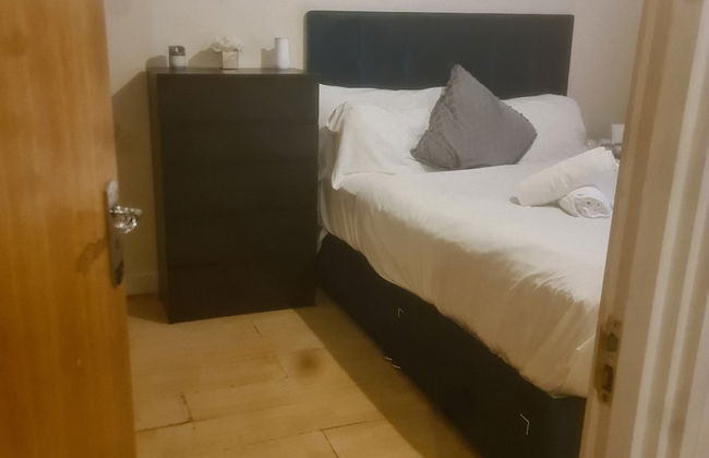 Remarkable 1-bed Apartment in Romford - Photo 10