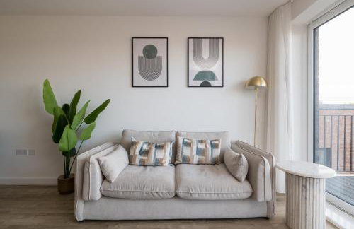 Modern Canal-Side Apartment in Milton Keynes - Photo 34