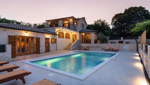 Stone house with pool and yard - Villa Histra - Foto 5, sunbed
