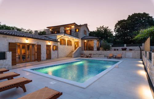 Stone house with pool and yard - Villa Histra - Foto 5