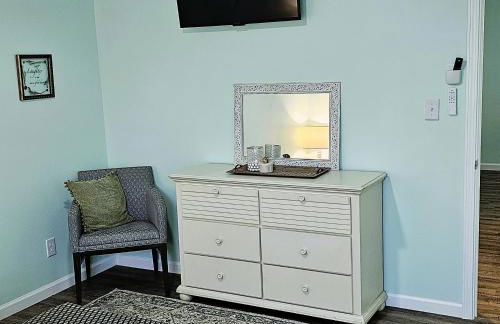 Summer's Little Bay Getaway - Photo 15