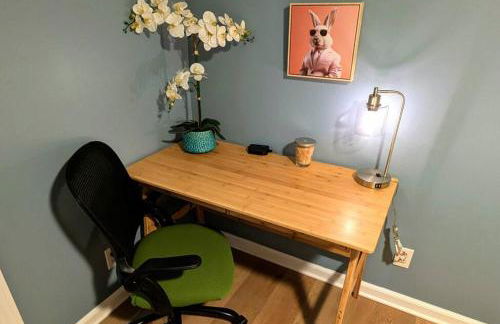 Kitchen, Laundry & Fenced Yard - Foto 11