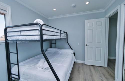 Renovated 5 Bd 3 Ba AC Private Deck Lawn - Foto 24