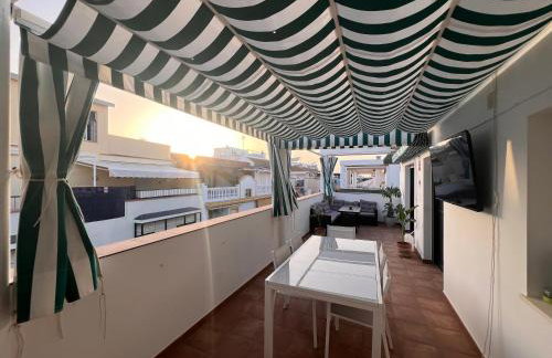 Ático De Lujo 140m2 con Terraza en el Centro, junto a la playa, restaurantes y chiringuitos en Punta Umbría - 10 Personas - Foto 3