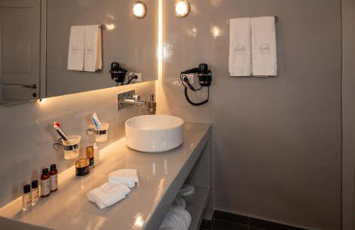 G & W Suites - Photo 24