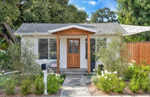 Modern Cottage, Hot Tub, Bistro Patio, Putting Green, Walk to All! - Foto 71