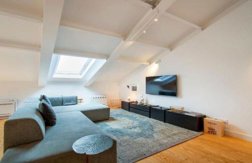 Liberdade Stylish Attic Apt with AC and City View - Photo 22