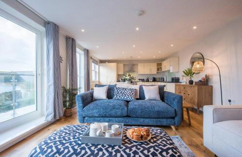 Beautiful Central Tenby Apartment with free parking - Photo 2