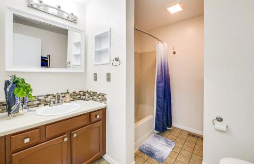 Lakefront Port Clinton Condo with Boat Dock and Slip! - Foto 15