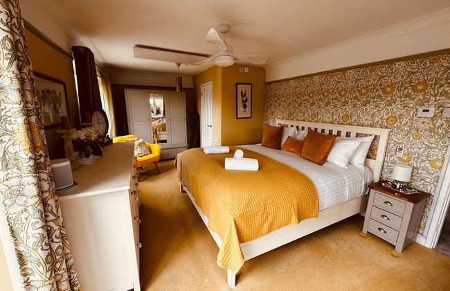 Luxury Adult-only 2-bedroom Bungalow With Hot Tub - Foto 19