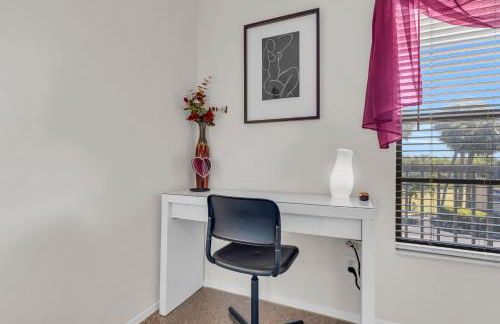 Second Floor With Lake and Fountain View - Photo 5