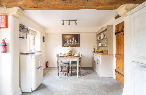 Cotswold Thatched Cottage - Photo 13